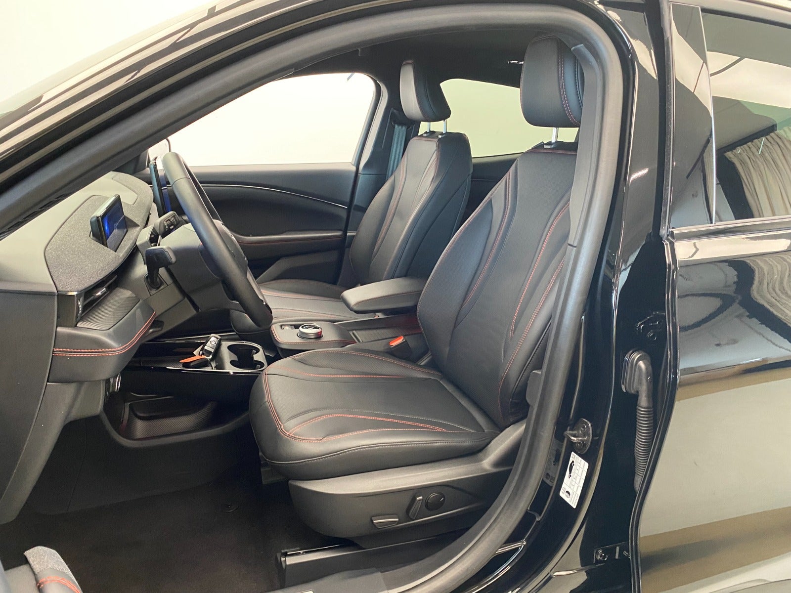 Billede af Ford Mustang Mach-E 98 Premium Extended Range