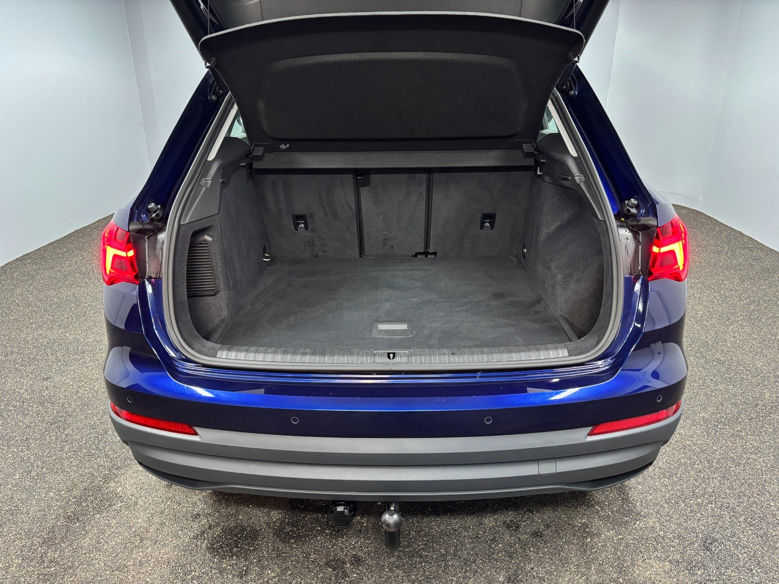 Billede af Audi Q3 45 TFSi e Attitude plus S-tr.