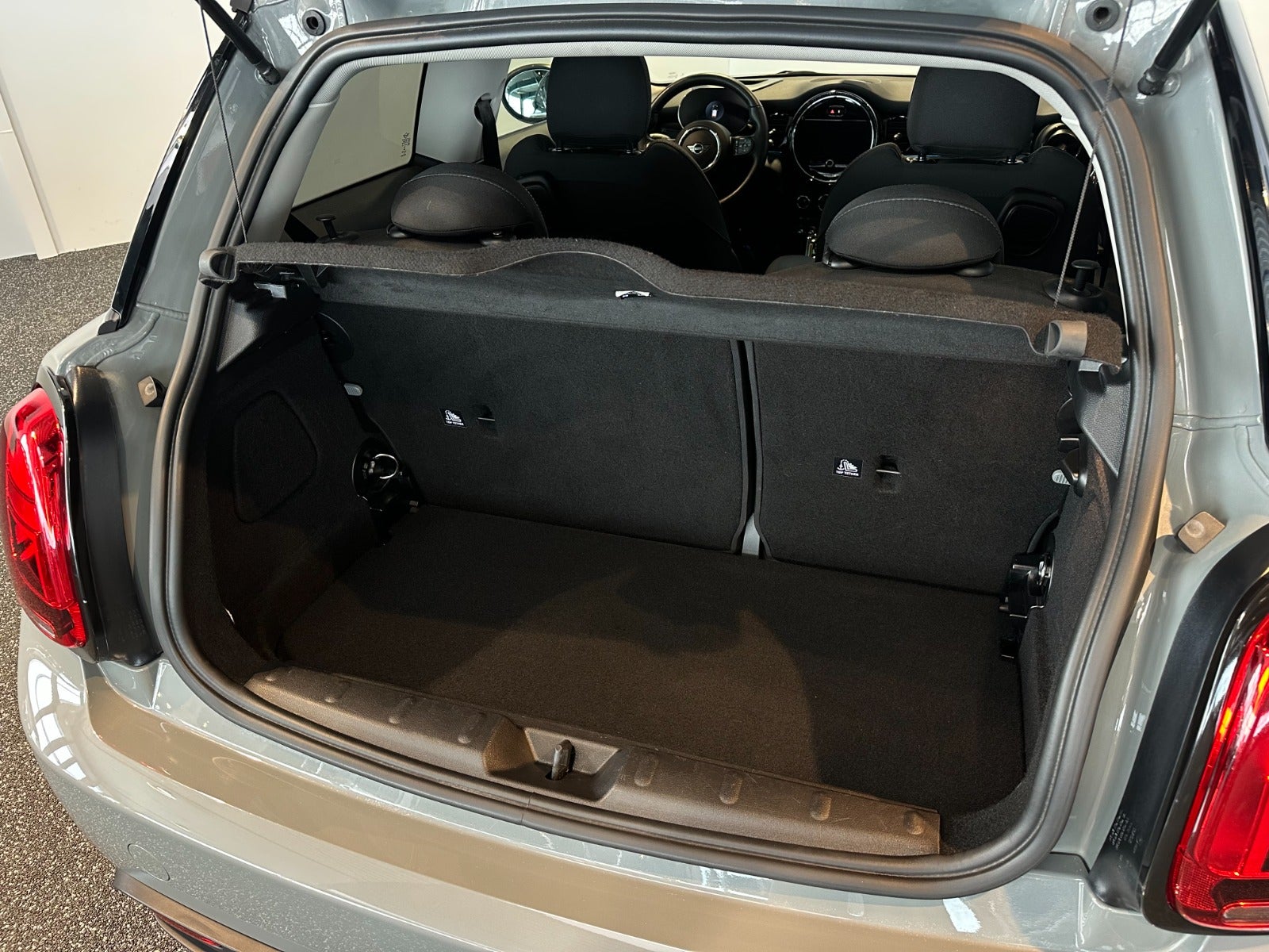 MINI Cooper SE Essential 3d - 11