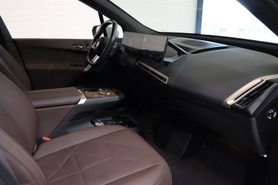 BMW iX xDrive40 Fully Charged