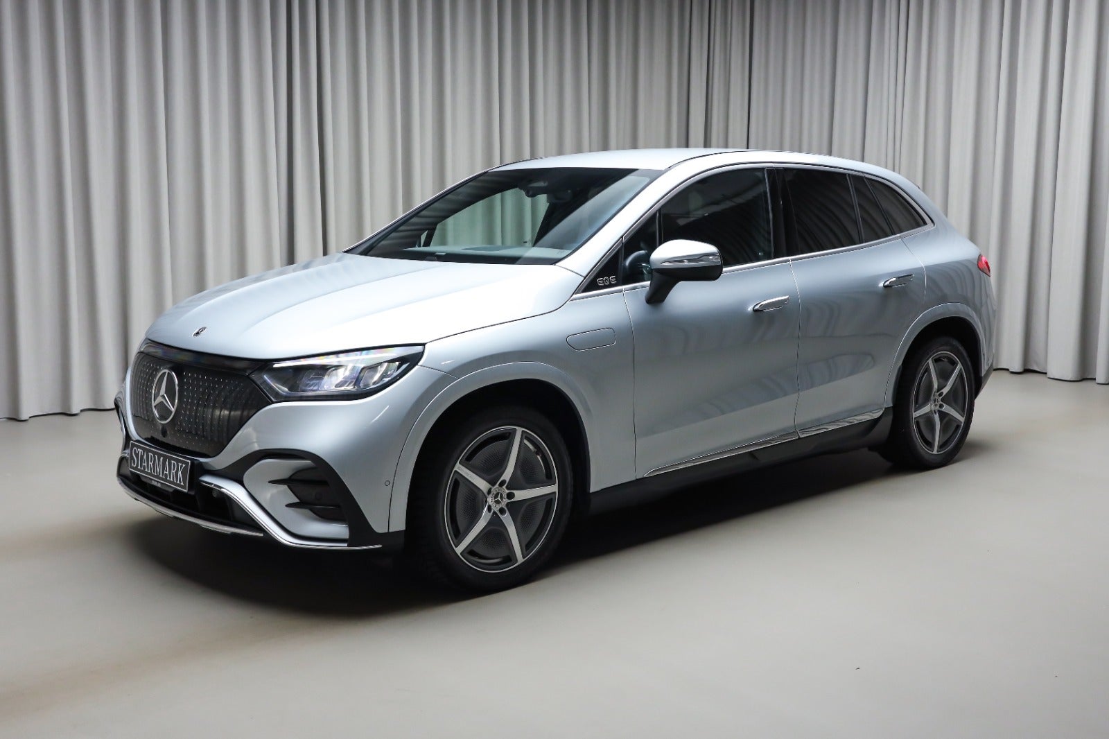 Mercedes-Benz EQE 350 SUV (1/8)