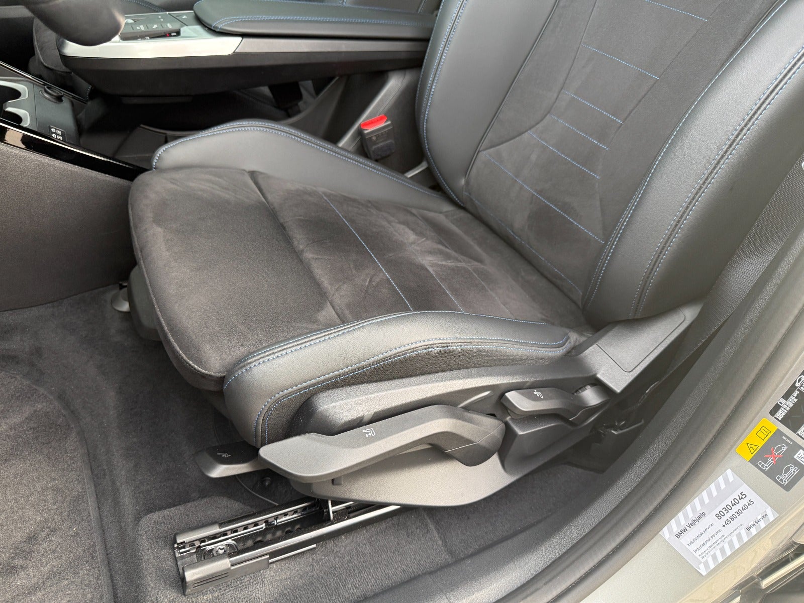 BMW iX1 eDrive20 M-Sport Premium 5d - 8