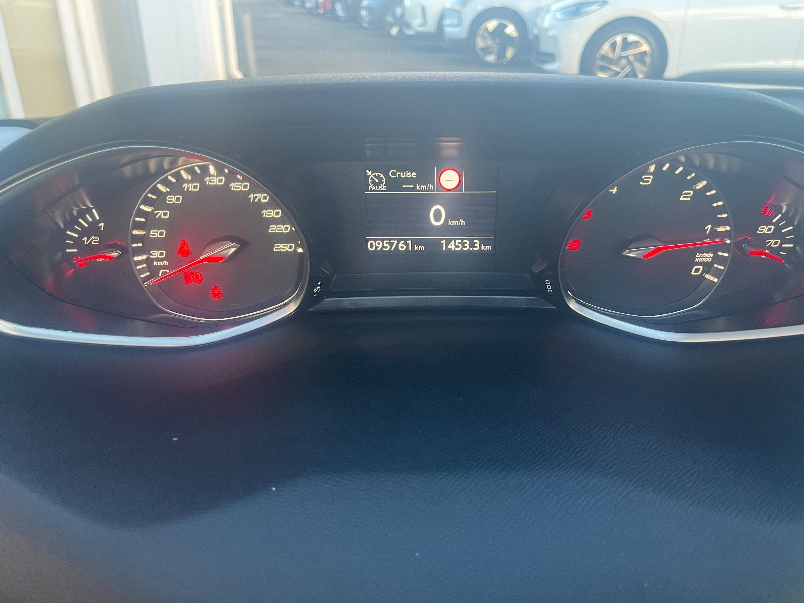 Billede af Peugeot 308 1,6 BlueHDi 120 Allure Sky