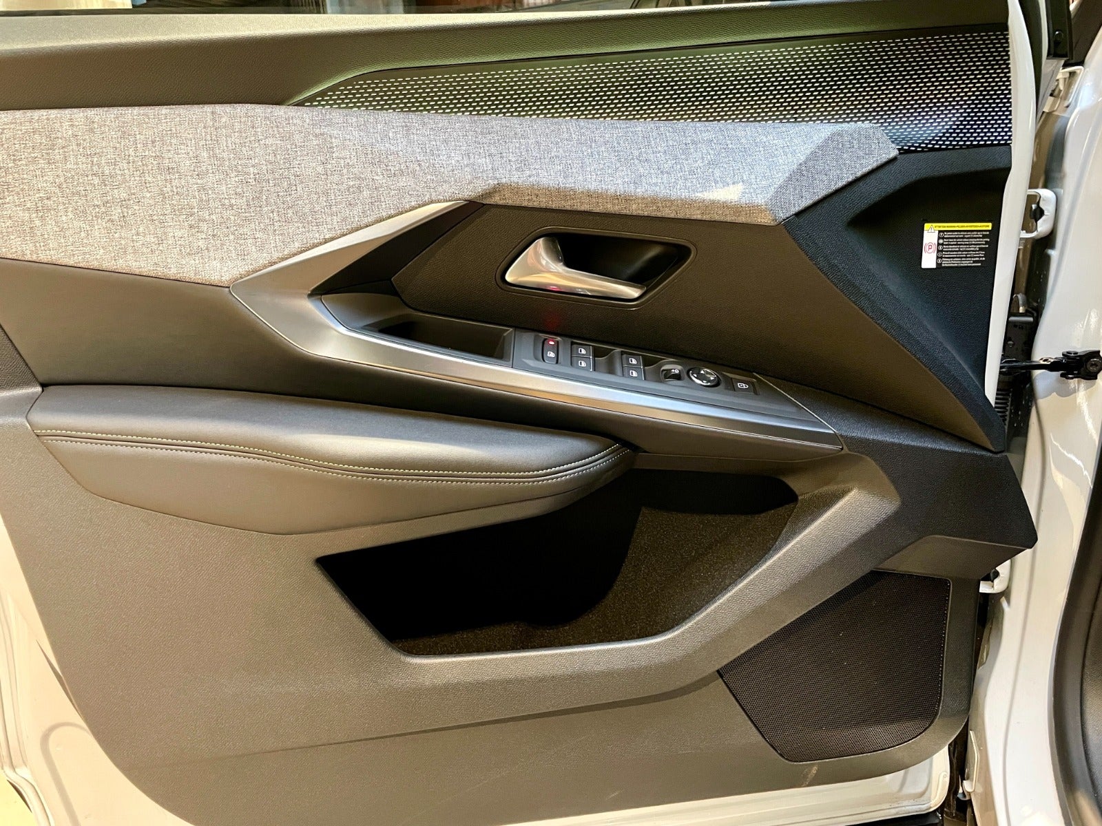 Billede af Peugeot e-3008 77 GT