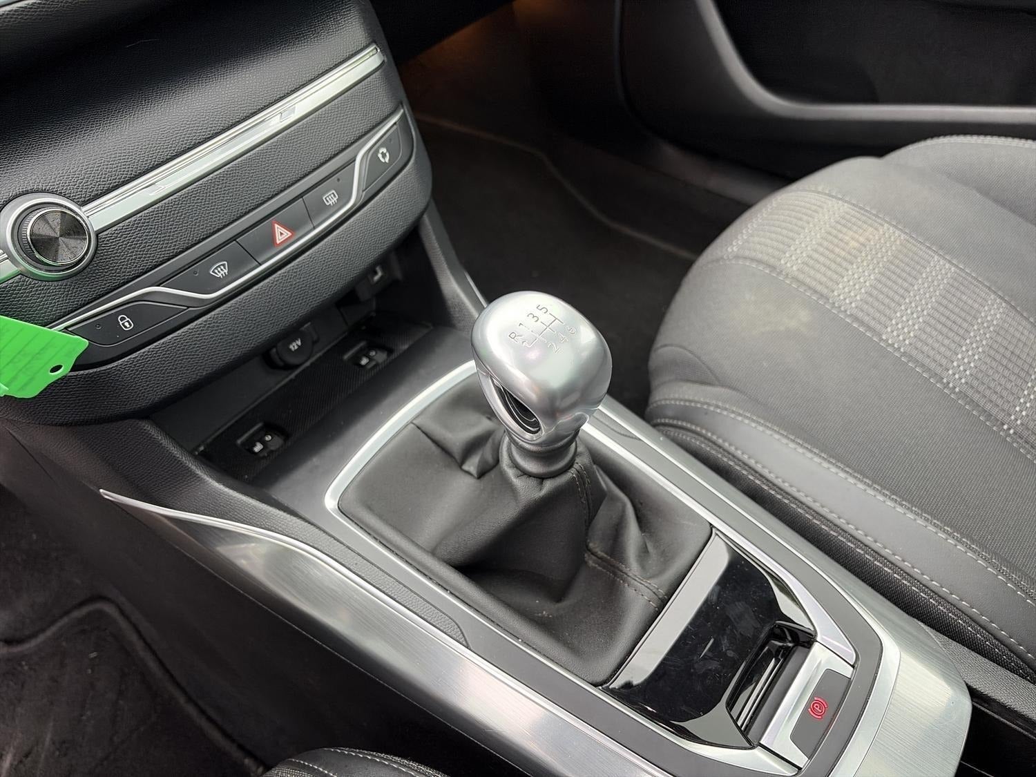 Billede af Peugeot 308 1,2 e-THP 130 Allure Sky SW