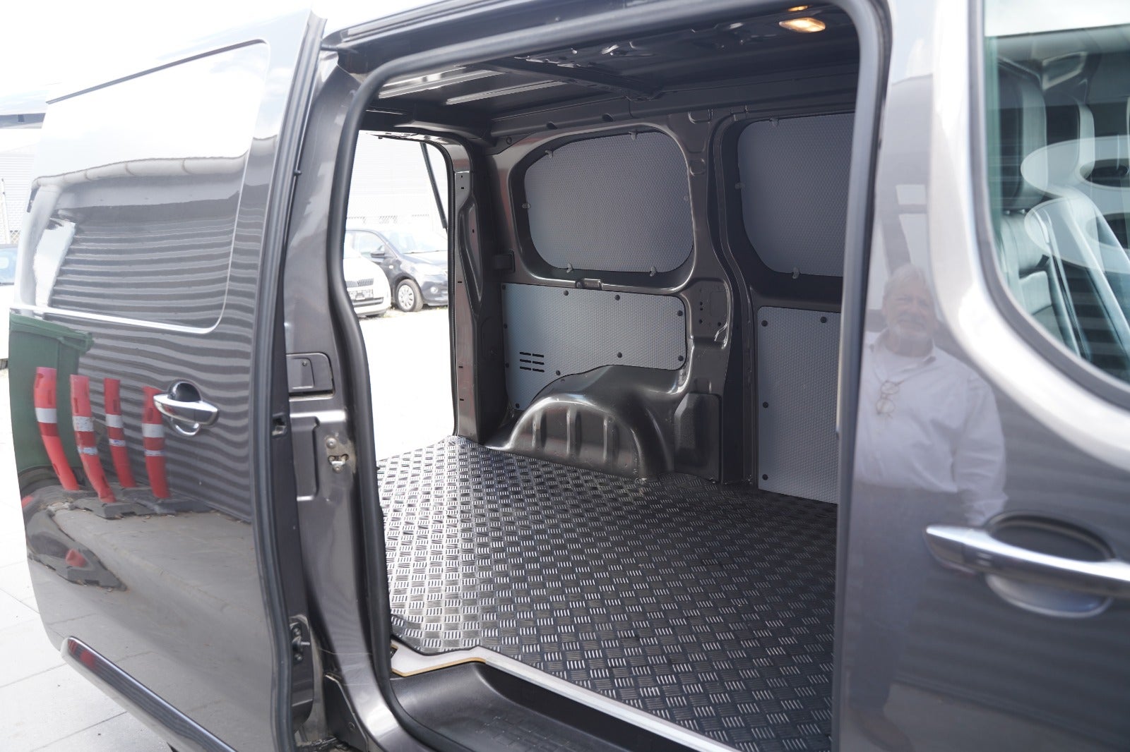 Billede af Peugeot Expert 2,0 BlueHDi 177 L2 Premium EAT8 Van
