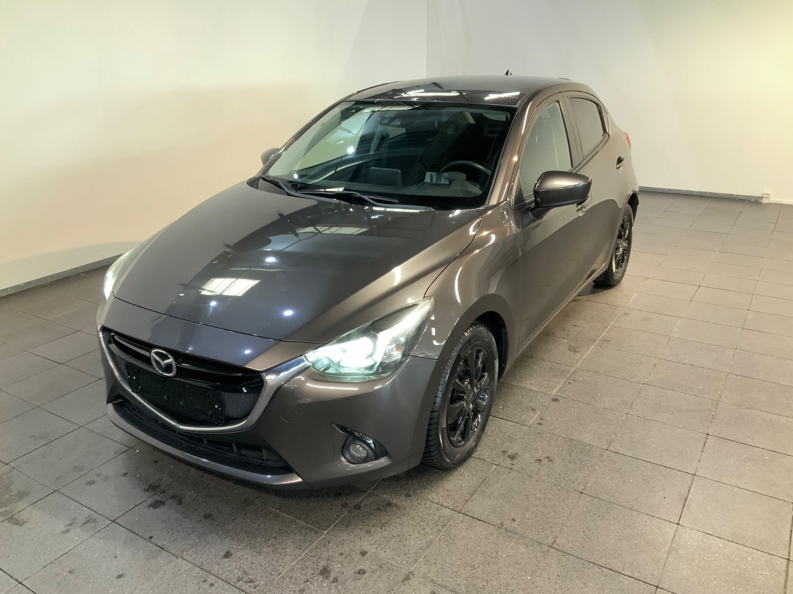 Mazda 2 (1/8)