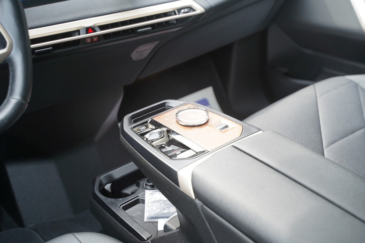 Billede af BMW iX xDrive40 Fully Charged Sport