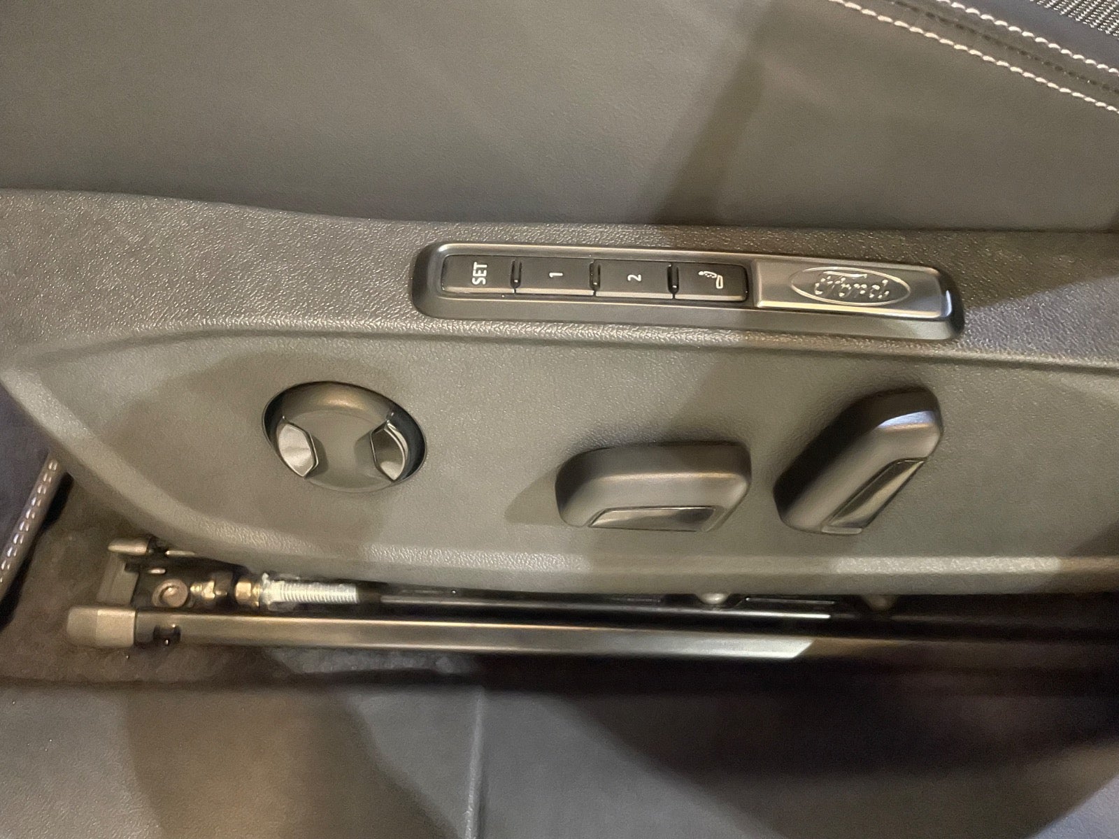 Ford Explorer Select Extended Range