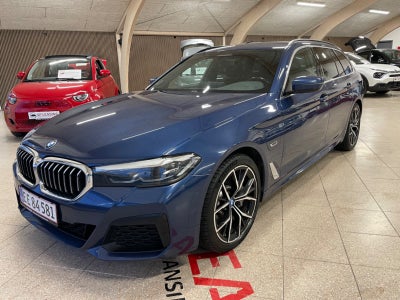 BMW 530e 2,0 Touring M-Sport aut. Benzin aut. Automatgear modelår 2022 km 182000 Blåmetal træk klima