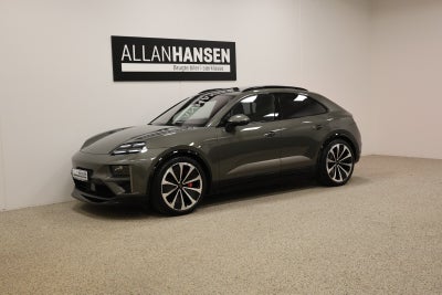Porsche Macan Turbo   5d