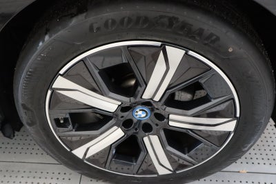 BMW iX xDrive40 Fully Charged