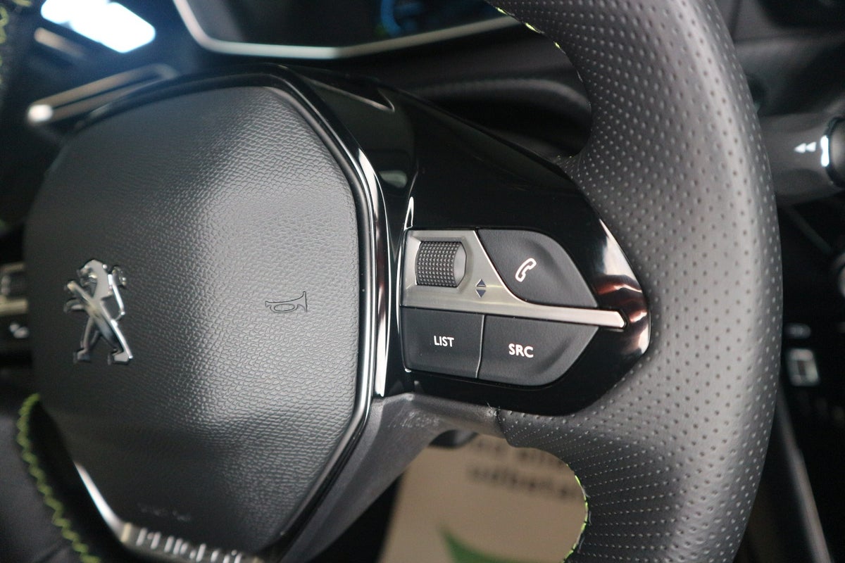 Peugeot e-208 GT