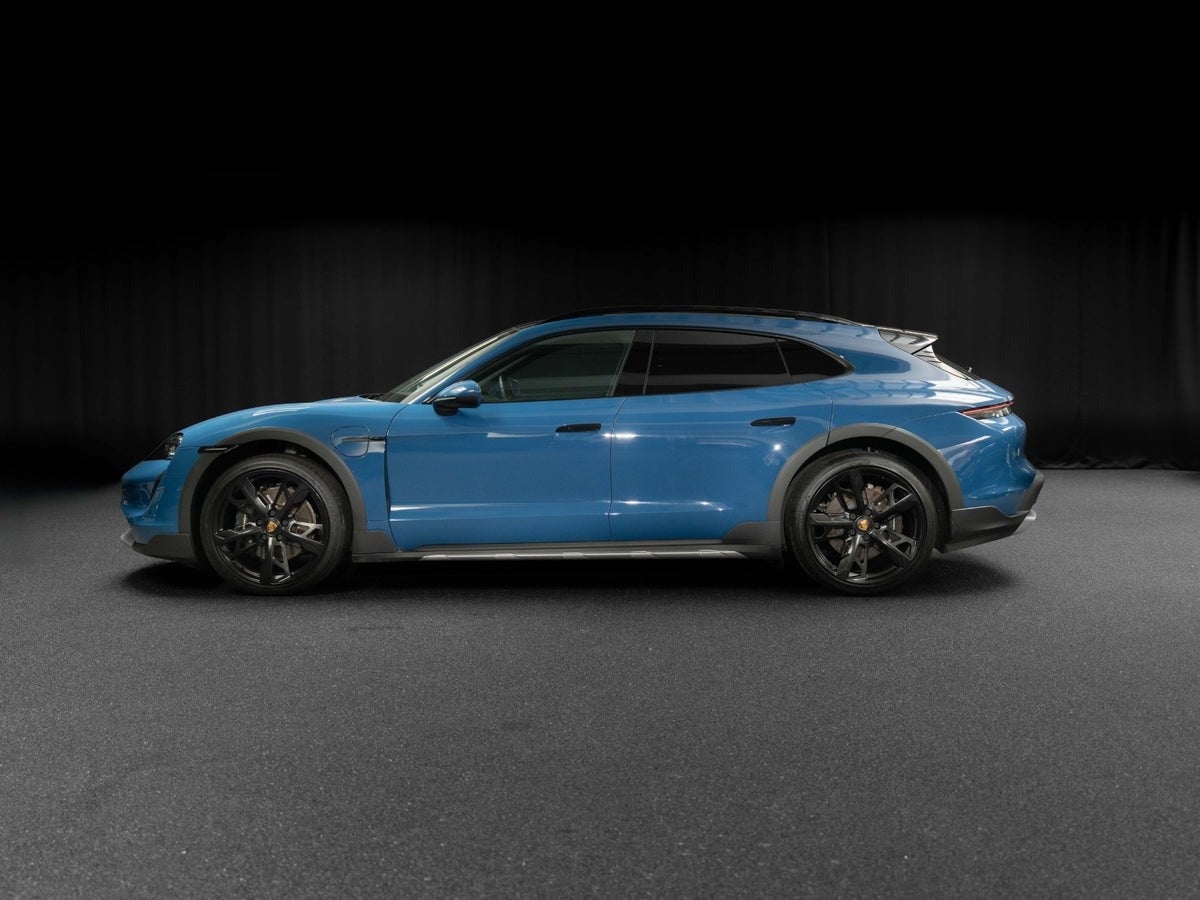 Gallery image 3 of 18