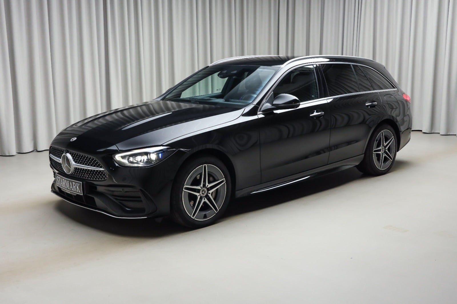 Mercedes-Benz C 300 e (1/8)