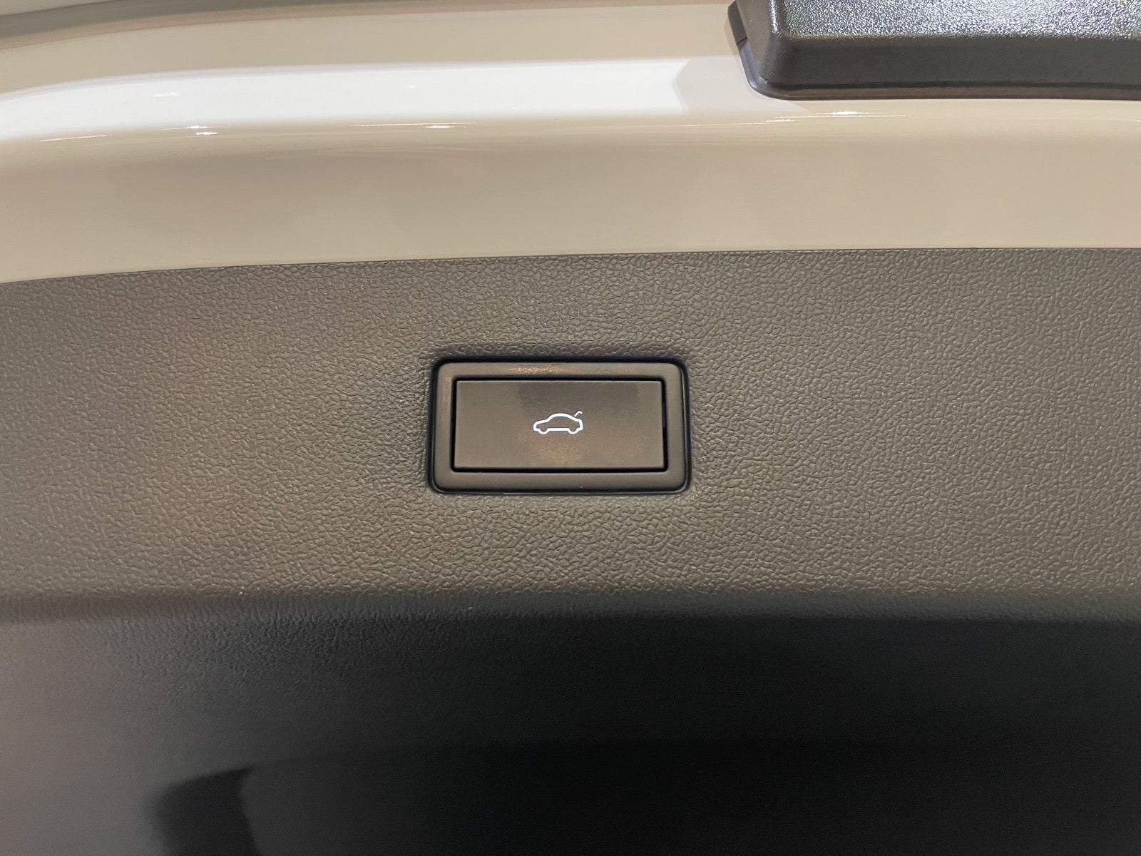 Ford Explorer Select Extended Range