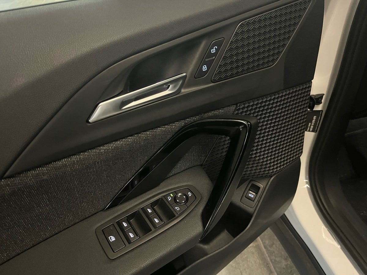 BMW iX1 xDrive30 billede 6