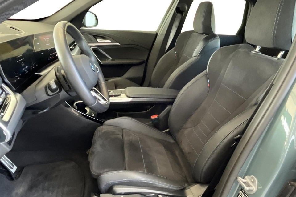 BMW iX1 eDrive20 M-Sport 2025