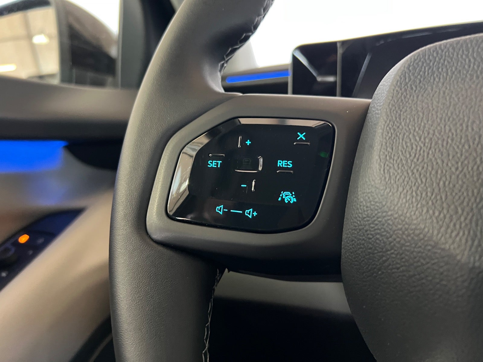 Ford Explorer Premium Extended Range AWD