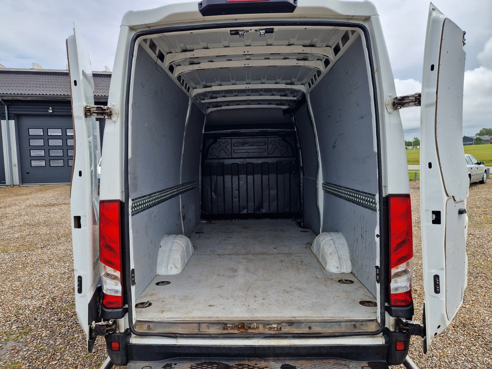 Billede af Iveco Daily 2,3 35S14 12m³ Van AG8