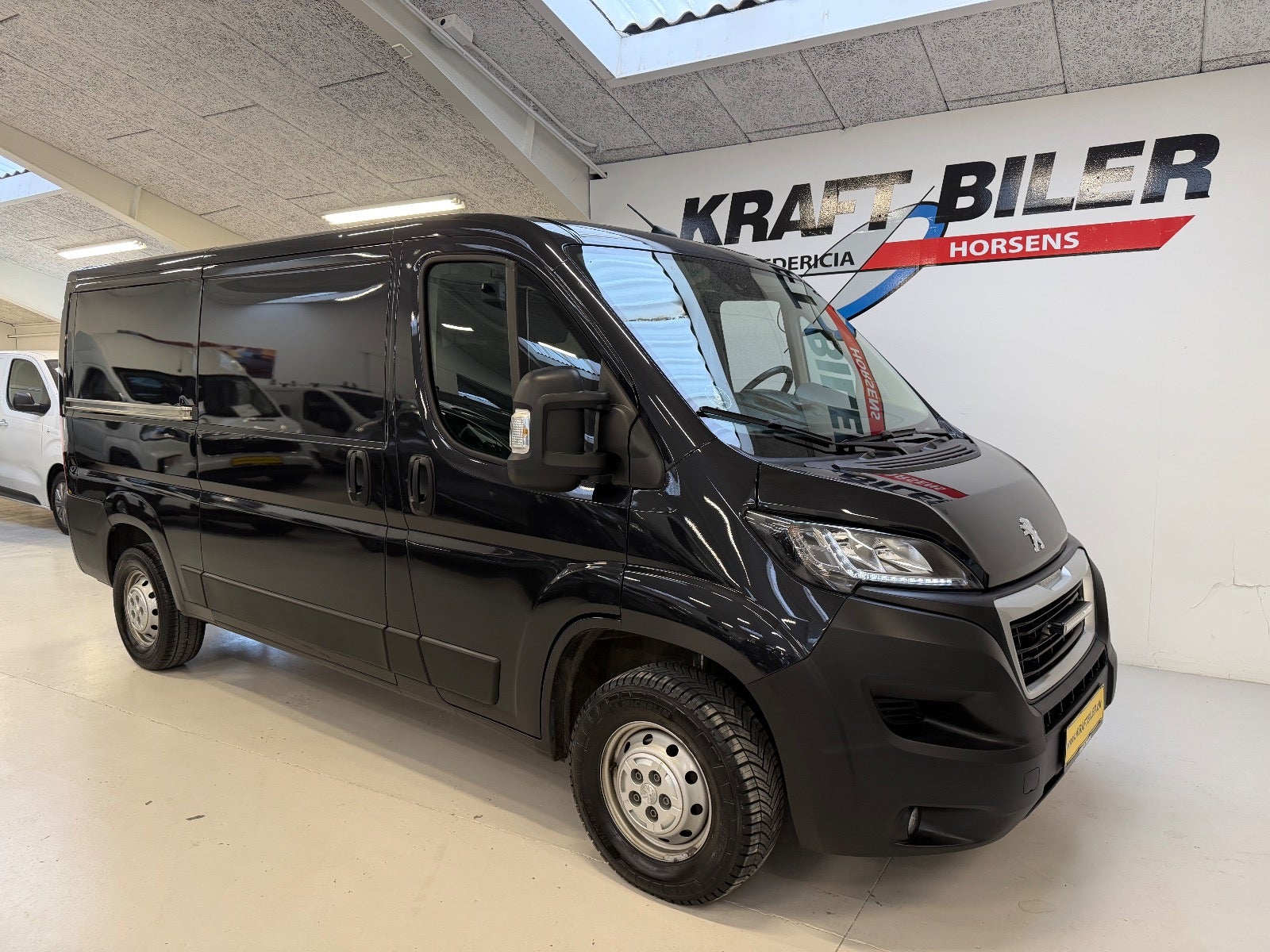 Billede af Peugeot Boxer 333 2,2 BlueHDi 140 L2H1 Premium