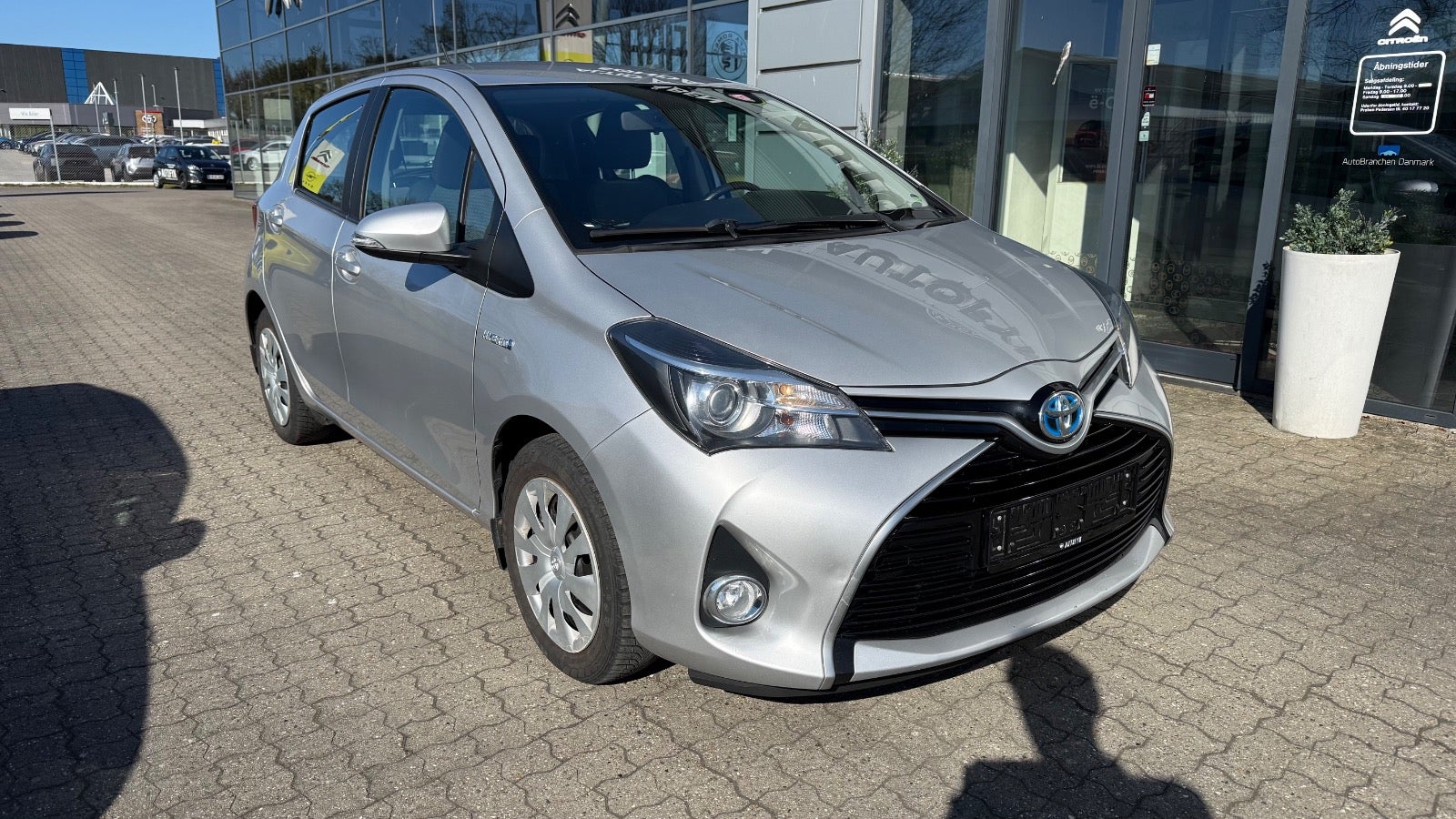 Toyota Yaris Hybrid H1 e-CVT