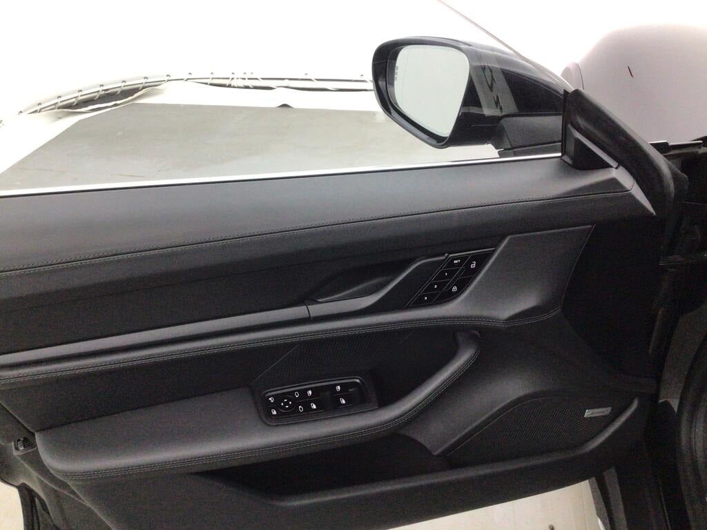 Porsche Taycan Turbo Cross Turismo