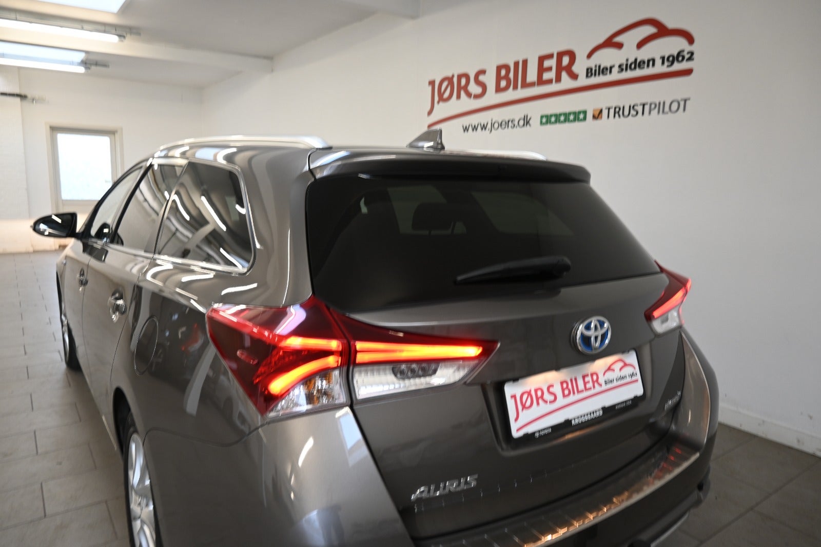Toyota Auris Hybrid H2 Comfort Touring Sports CVT