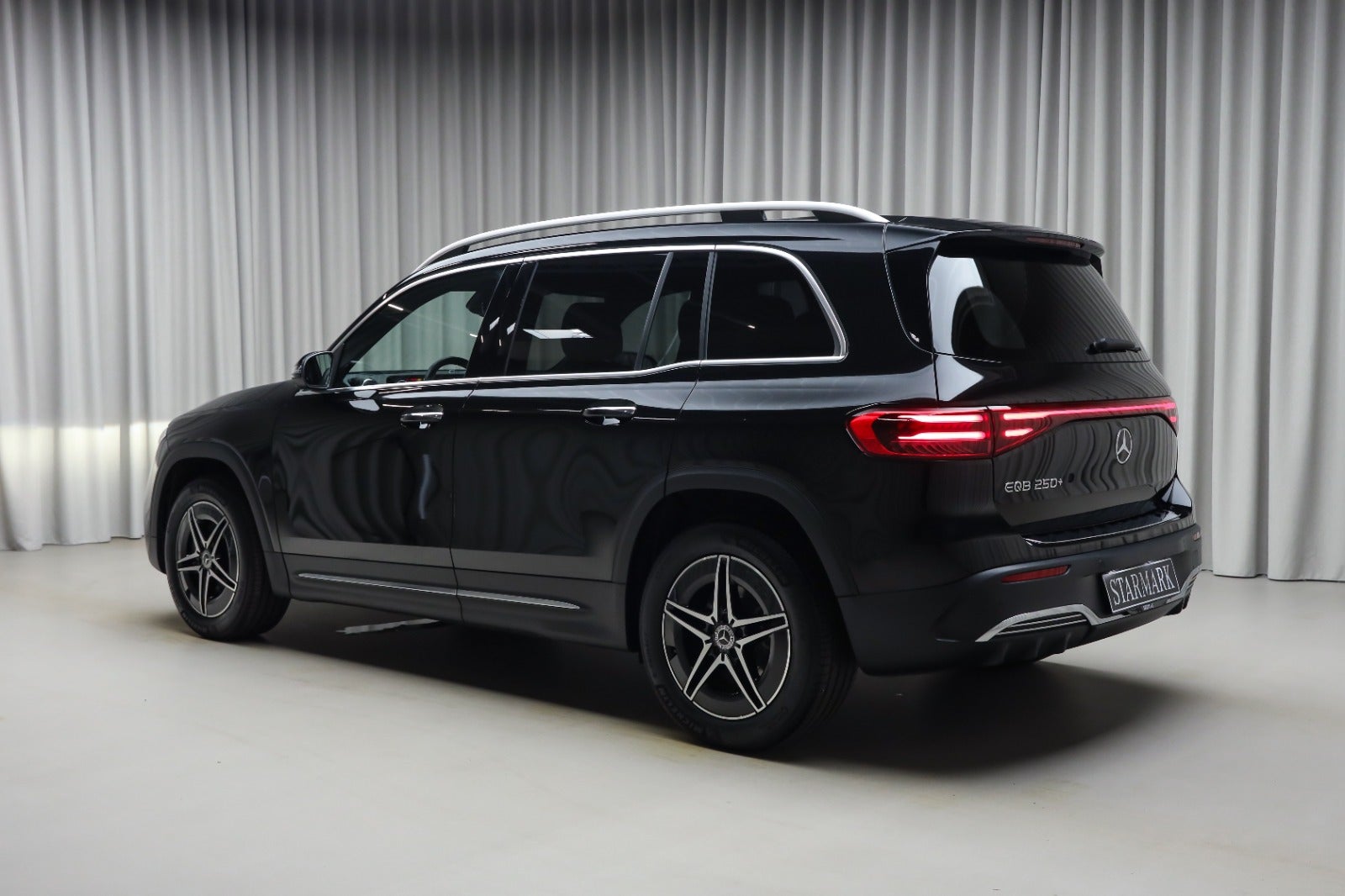 Mercedes-Benz EQB 250+ (3/8)