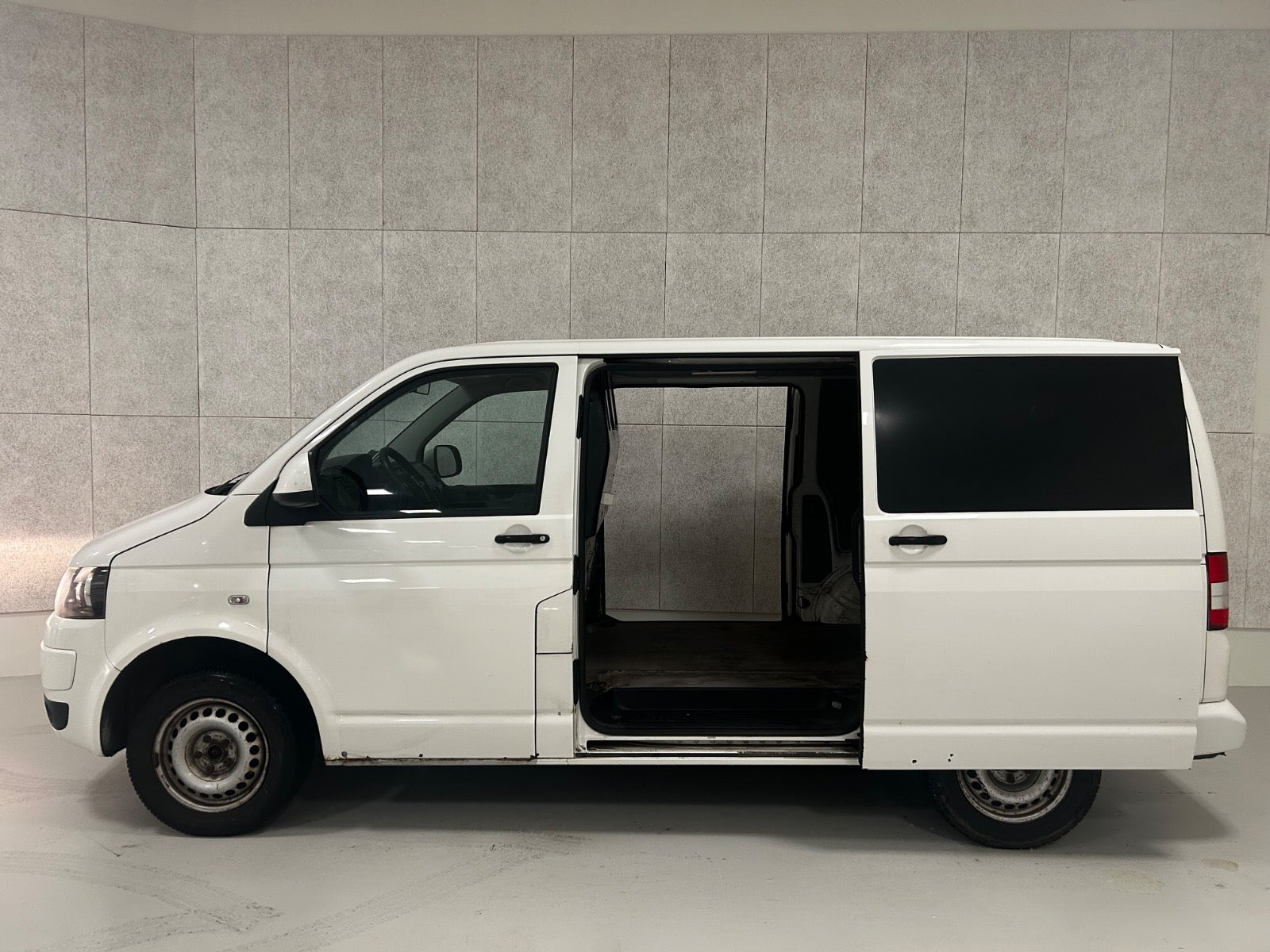 Billede af VW Transporter 2,0 TDi 140 Kassevogn kort