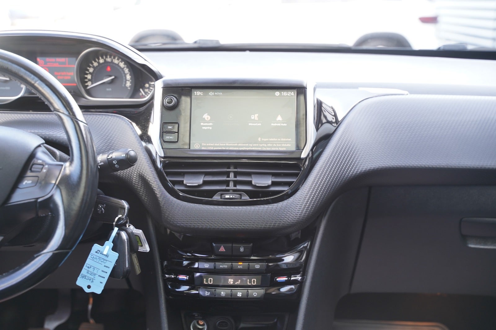 Billede af Peugeot 2008 1,6 BlueHDi 100 Selection Sky