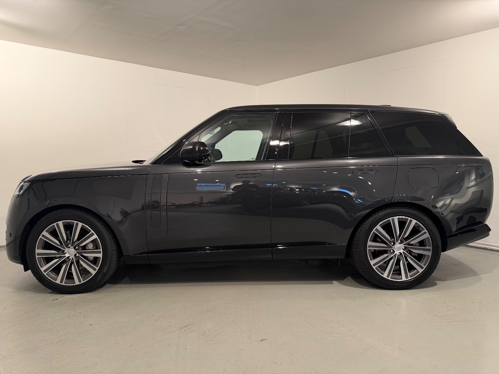 Land Rover – Range Rover