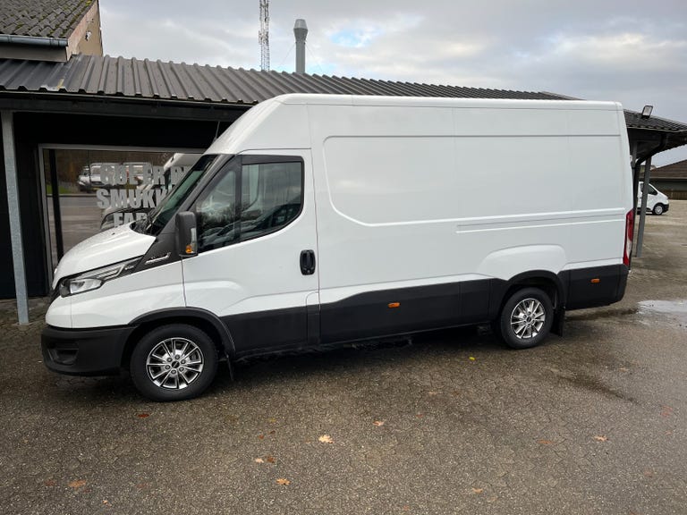 Iveco Daily 35S18 12m³ Van AG8