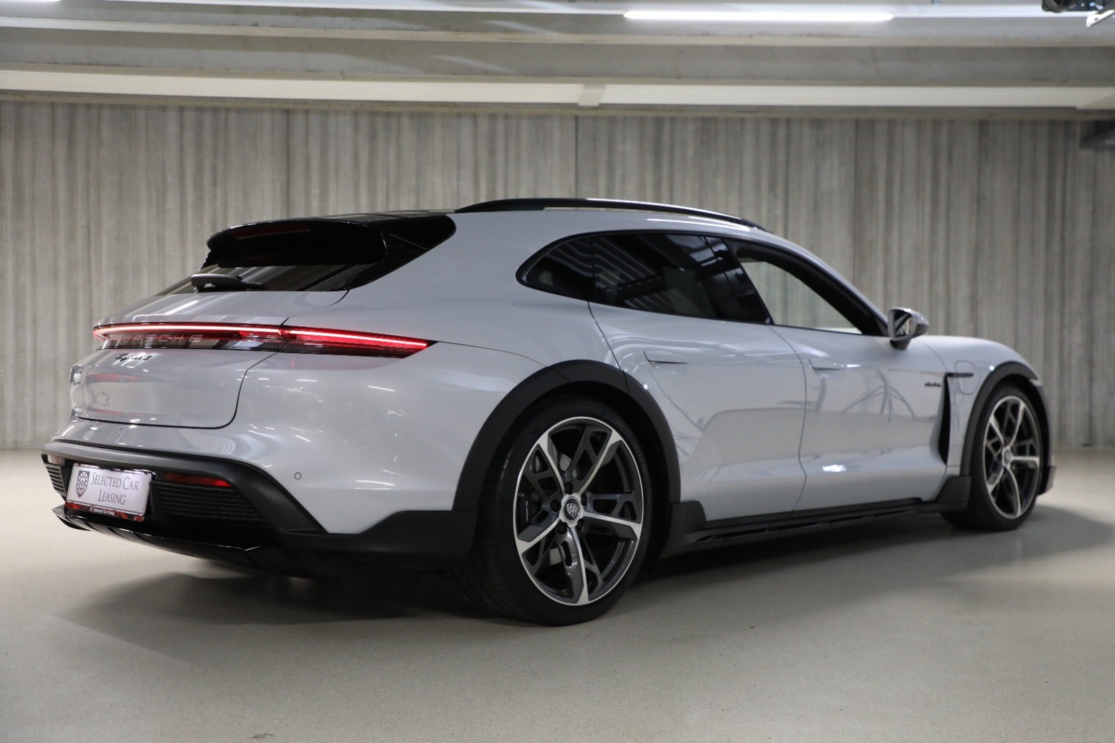 Porsche Taycan 4 Performance+ Cross Turismo