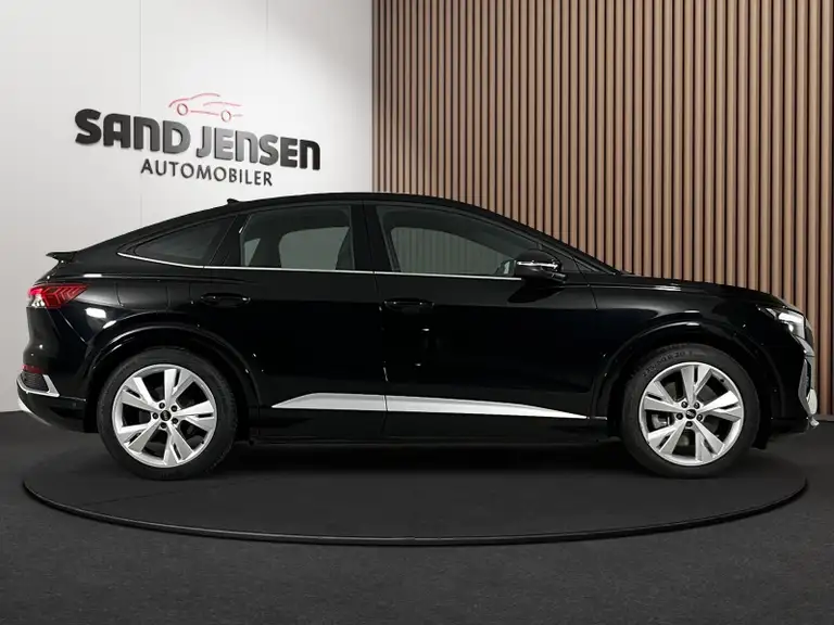Audi Q4 e-tron S-line Sportback quattro Van