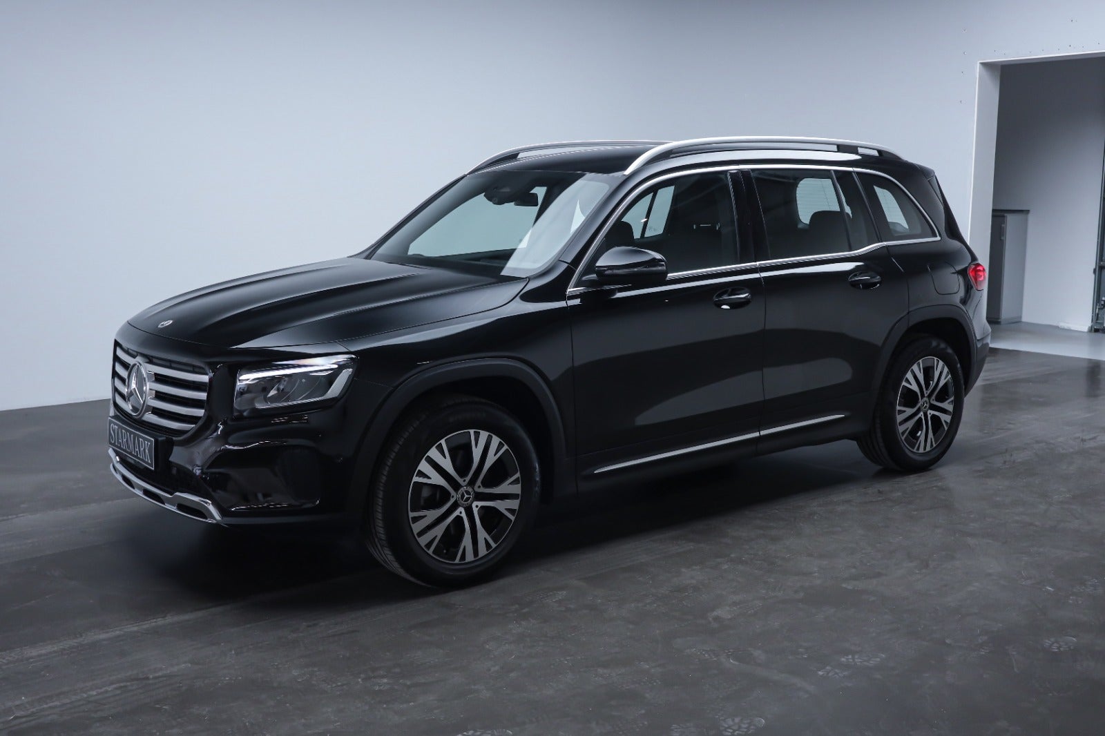 Mercedes-Benz GLB 200 (1/8)