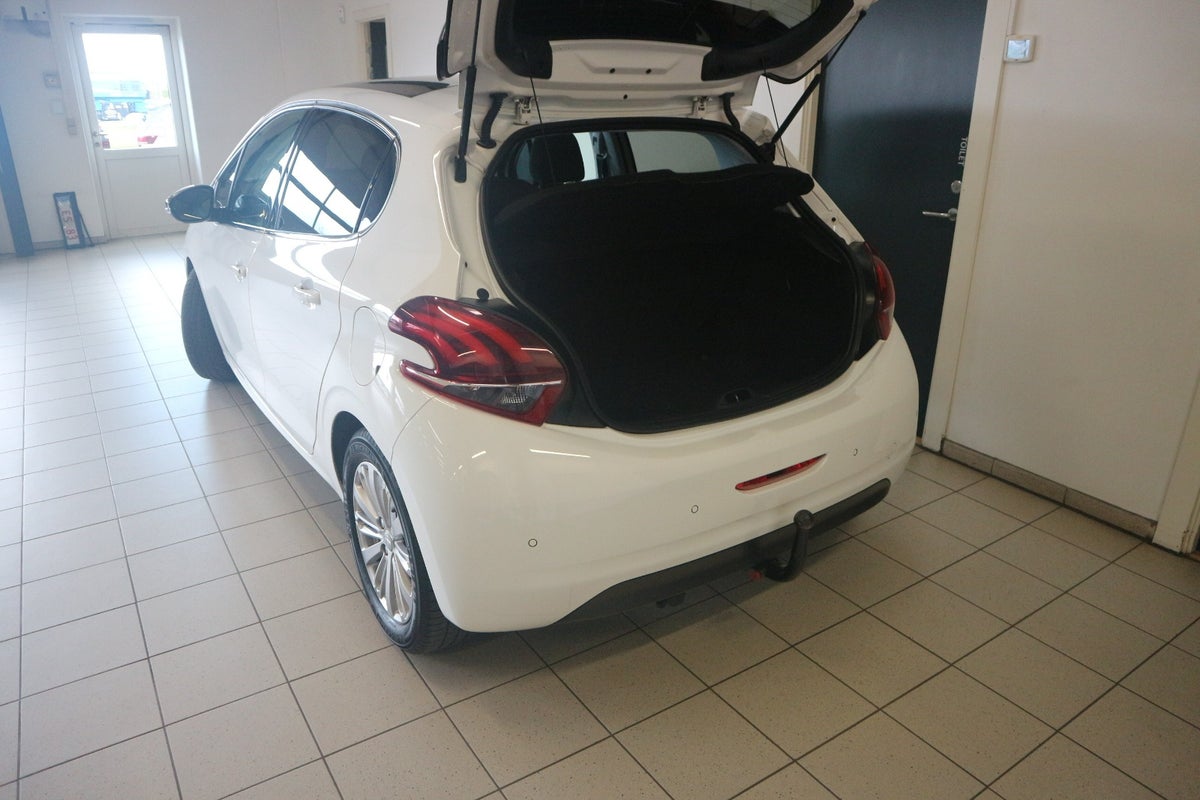 Peugeot 208 PureTech 82 Allure Sky
