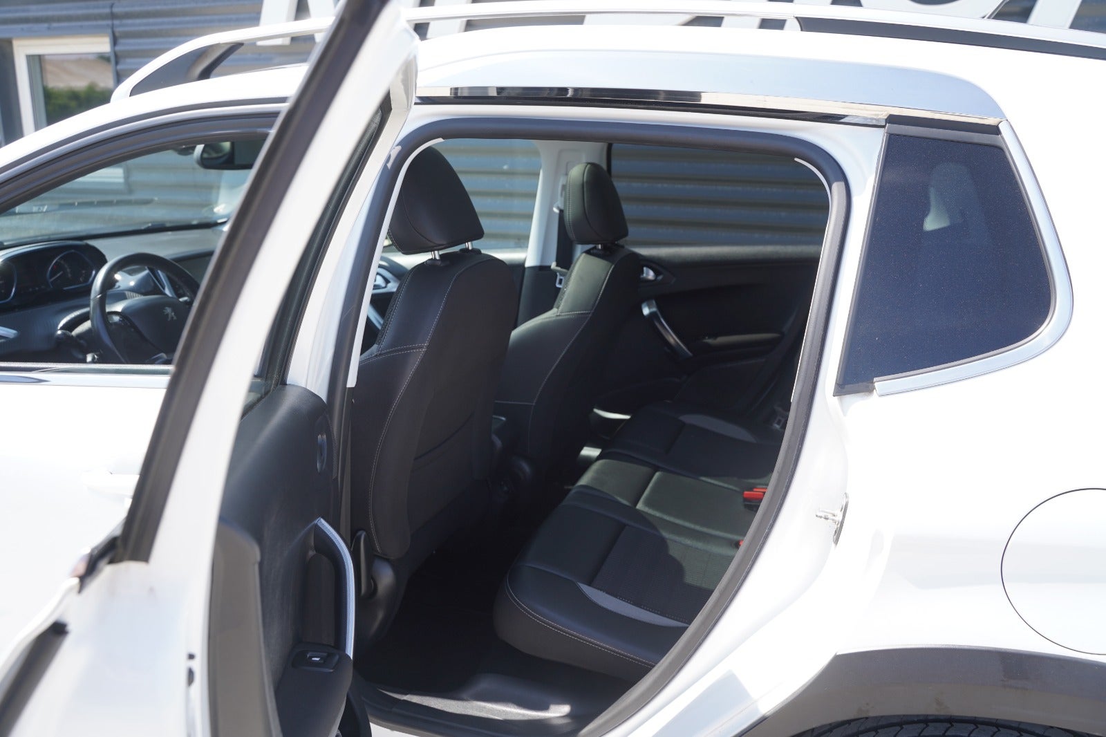 Billede af Peugeot 2008 1,2 e-THP 110 Selection Sky