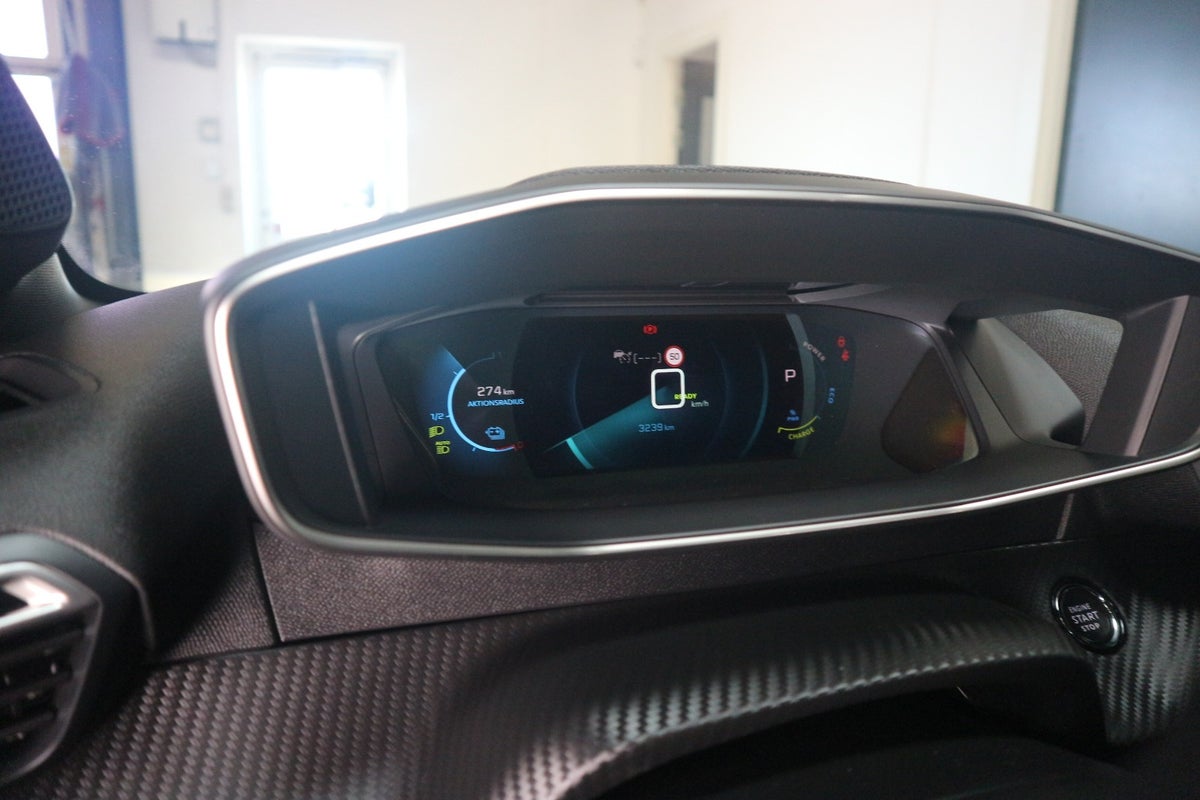 Peugeot e-208 GT