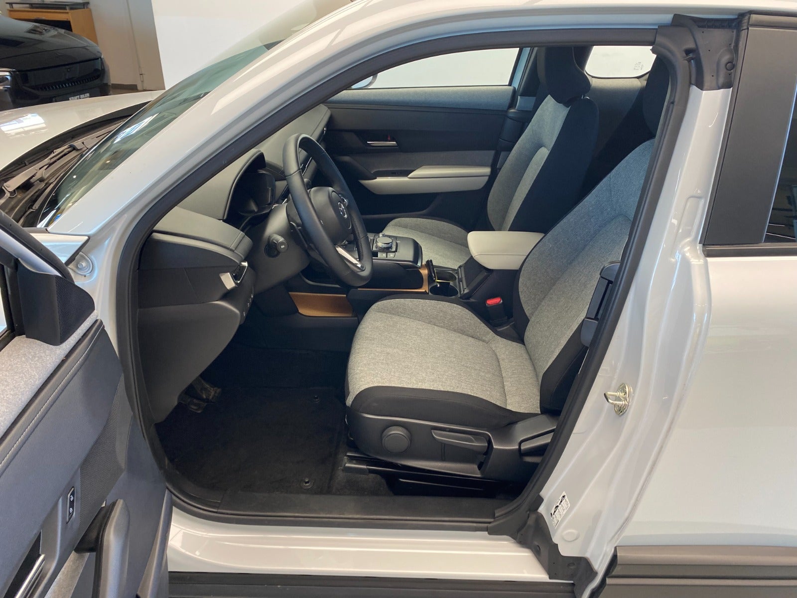 Billede af Mazda MX-30 0,8 e-SkyActiv R-EV Exclusive-Line