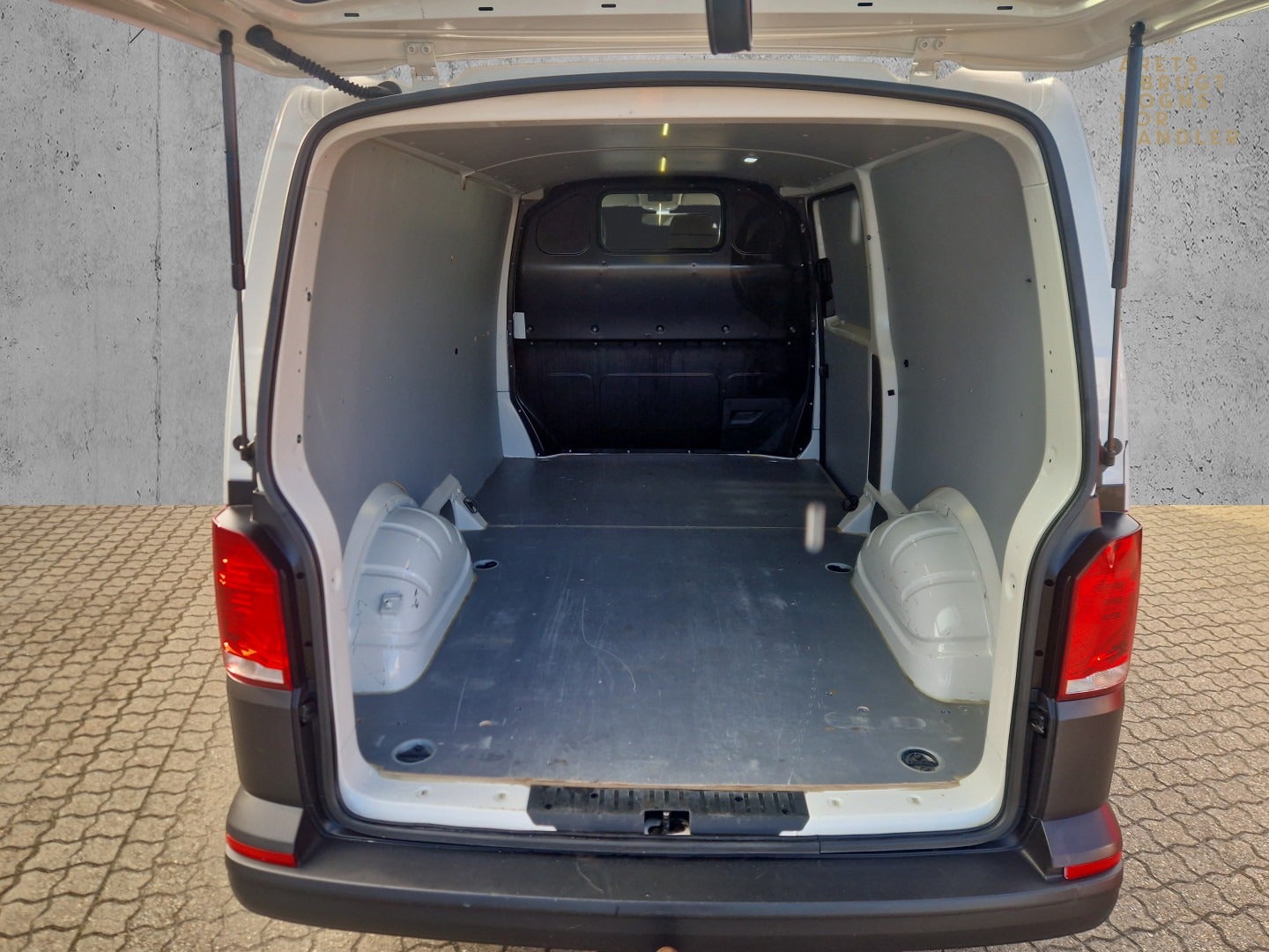 Billede af VW Transporter 2,0 TDi 110 Kassevogn lang