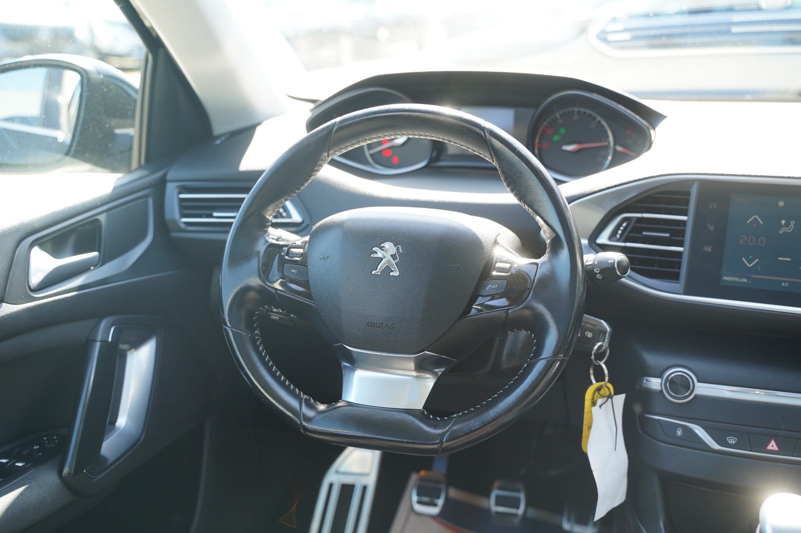 Billede af Peugeot 308 1,6 BlueHDi 120 Allure Sky SW