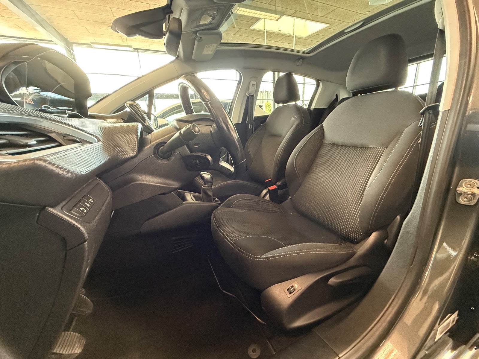 Billede af Peugeot 208 1,6 BlueHDi 100 Allure Sky