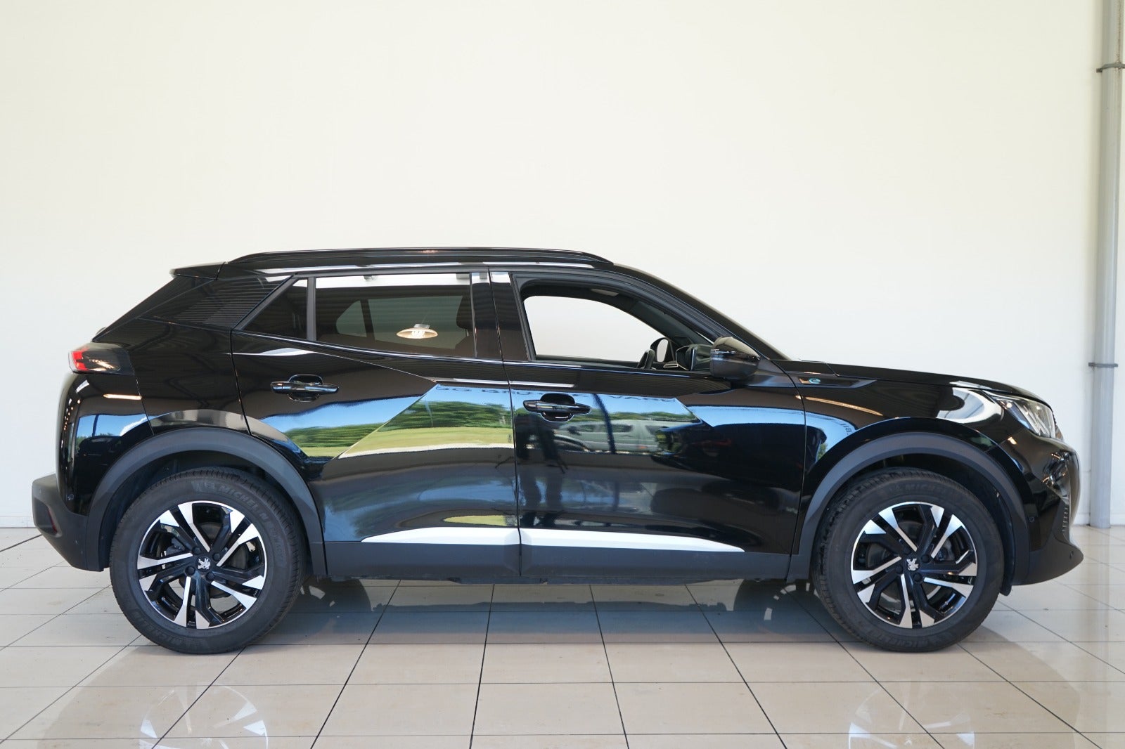 Peugeot e-2008