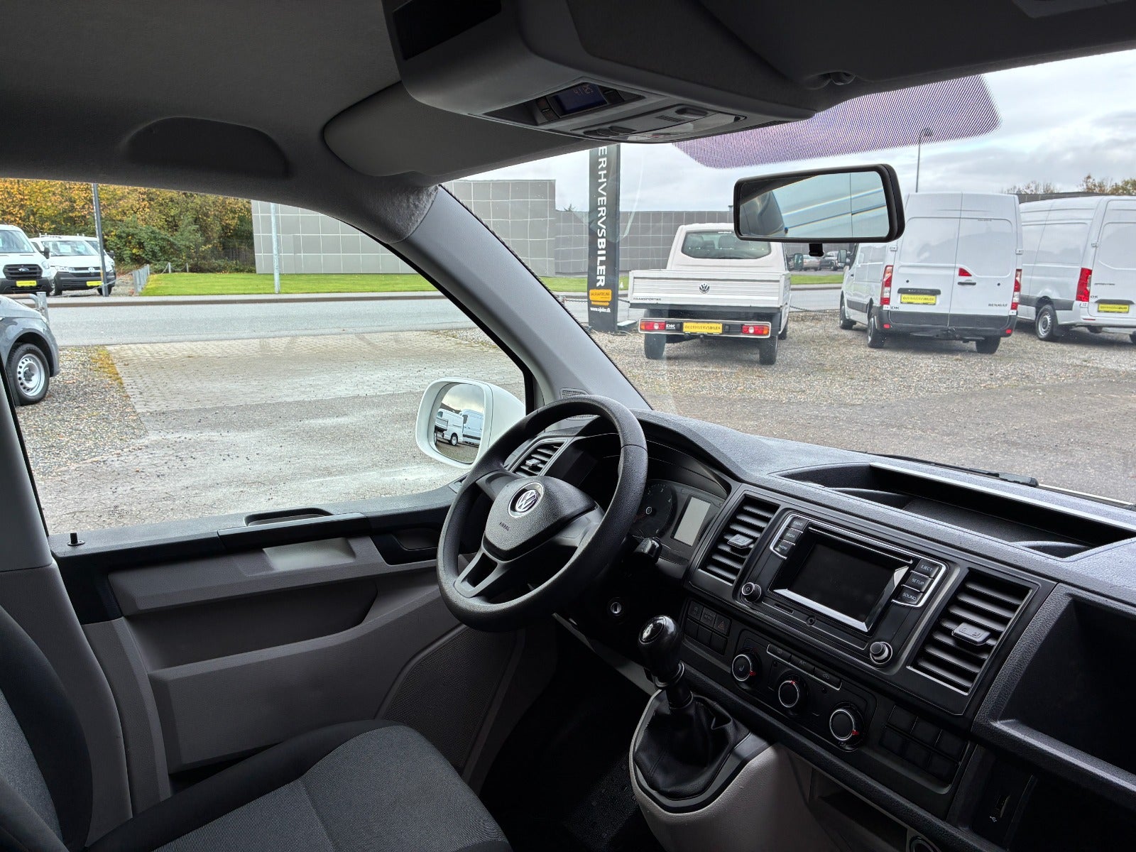 VW Transporter TDi 102 Kassevogn lang