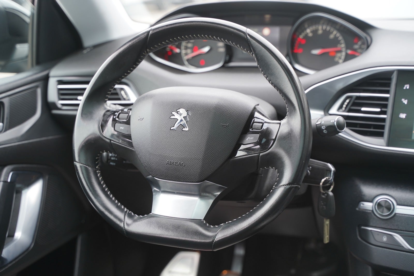 Billede af Peugeot 308 1,5 BlueHDi 130 Selection Sky SW