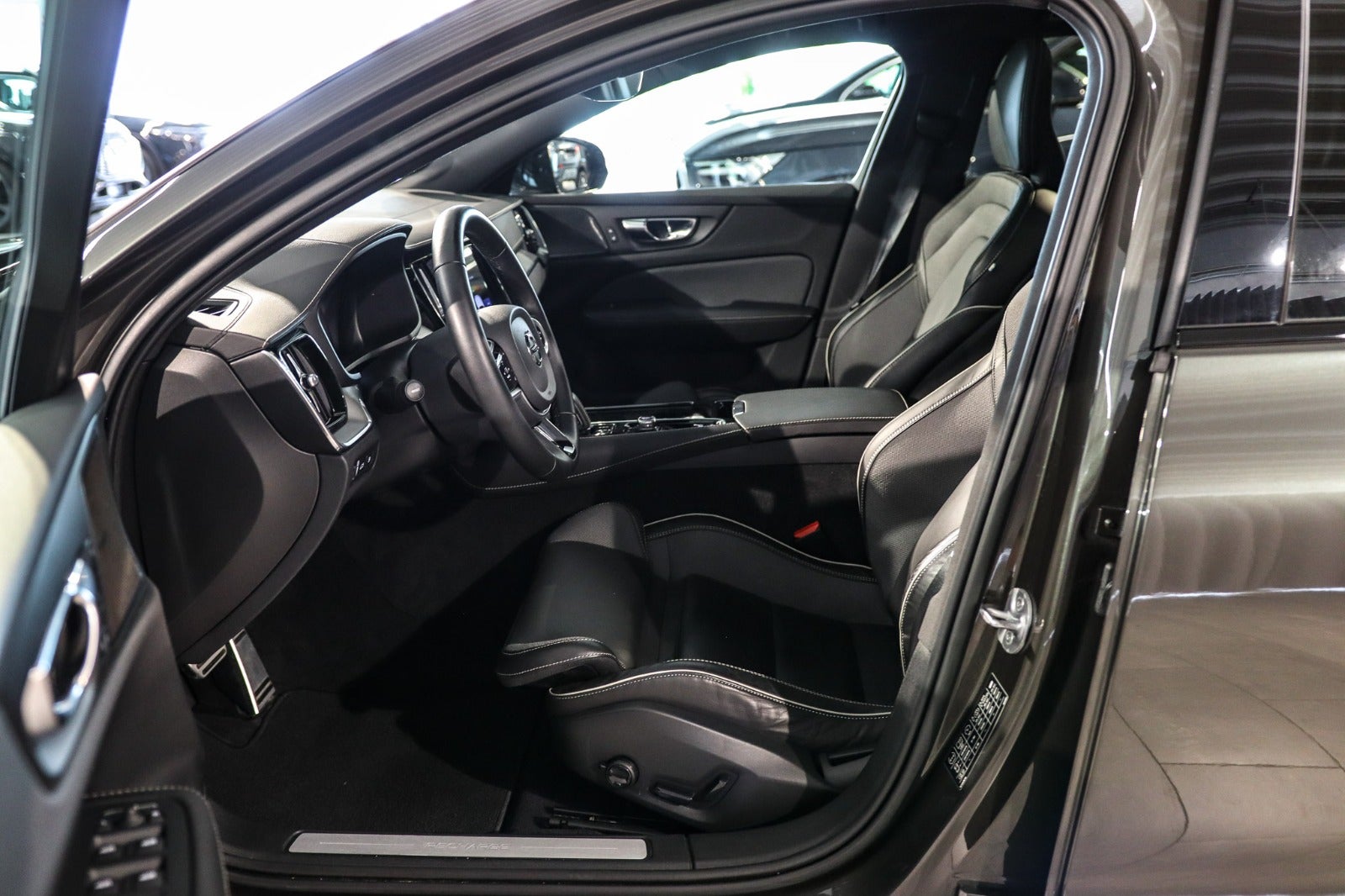 Billede af Volvo V60 2,0 T8 ReCharge R-Design aut. AWD