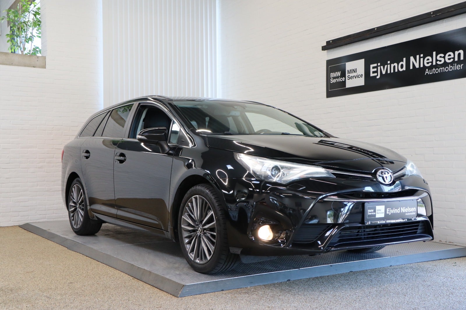Toyota Avensis VVT-i T2 Selected Touring Sports MDS