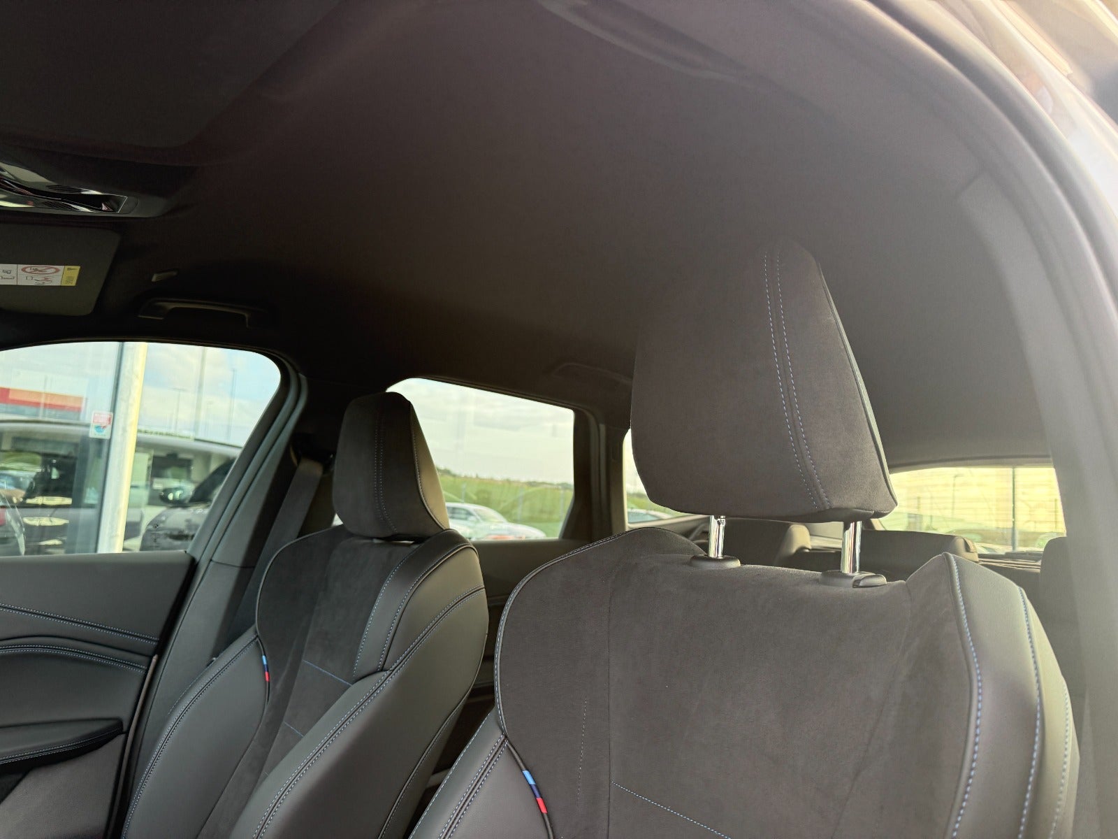BMW iX1 eDrive20 M-Sport Premium 5d - 9