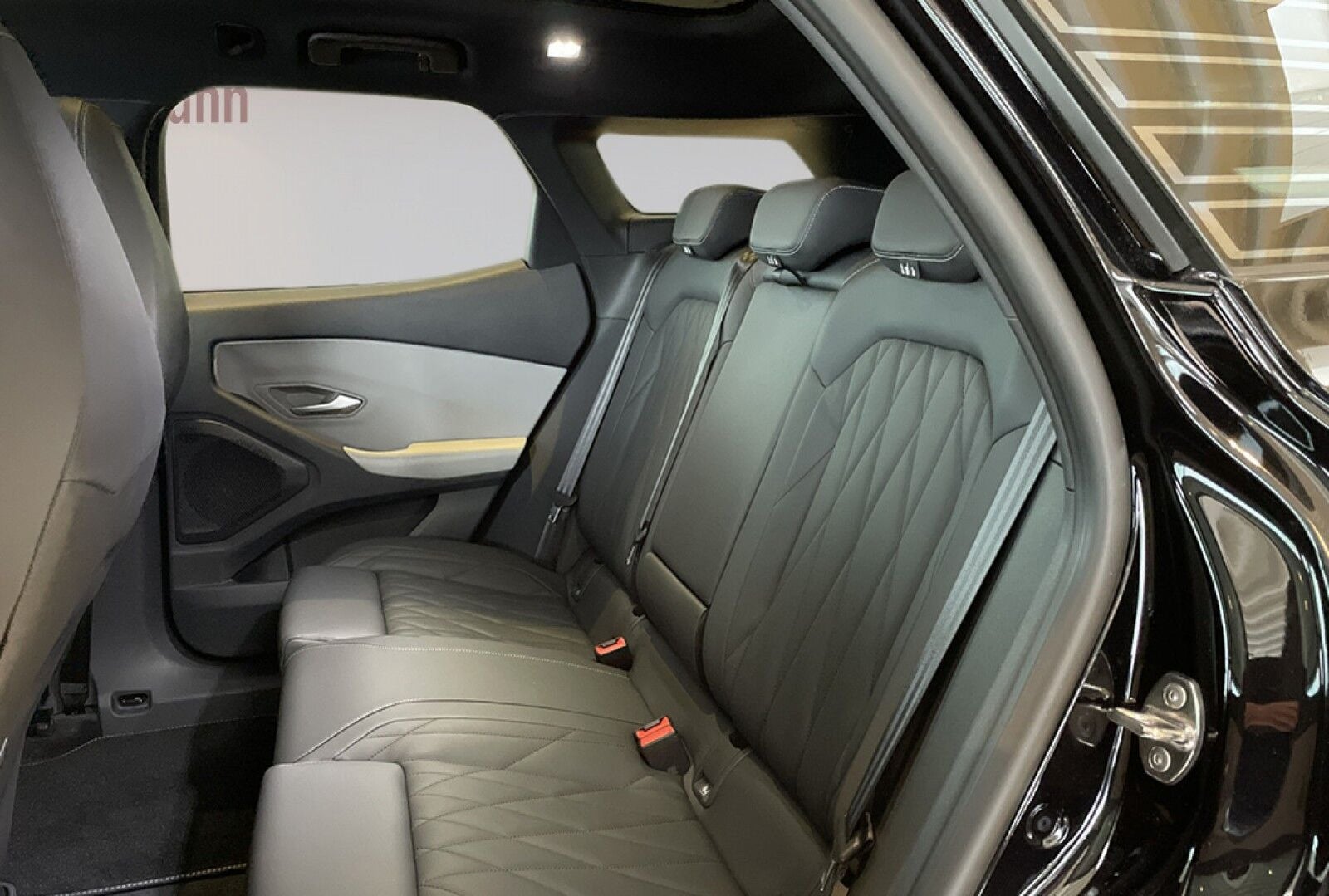 Ford Explorer Premium Extended Range